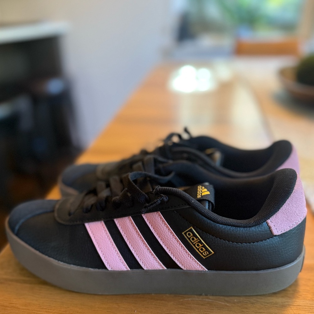 🔥New! adidas *unisex* Sneakers Black with Pink Stripes…